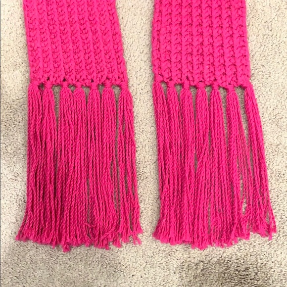 American Eagle warm pink knit tassel scarf - Picture 2 of 4
